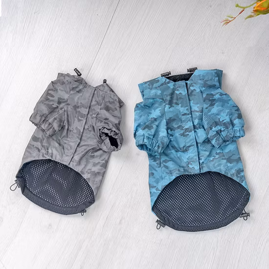 카무플라주 패턴과 야간용 모자가 돋보이는 투톤 반사 패션 펫 재킷